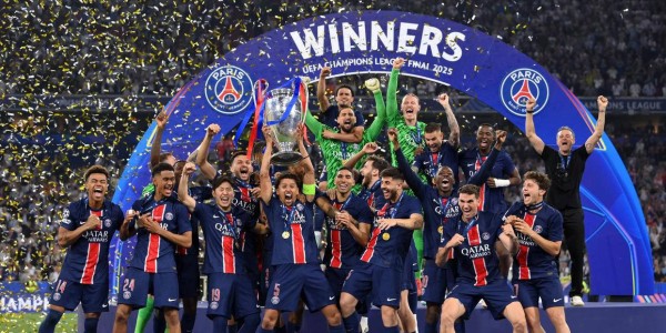 大巴黎夺冠嘲讽姆巴佩和C罗，法甲球迷反击称梅西更出色