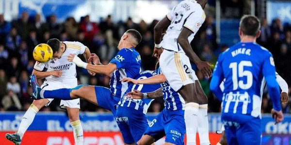 西甲第12轮阿拉维斯主场对阵西班牙人，防守稳健、反击高效，争夺中游位置。